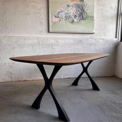 Teneris - trpezarijski sto sa pločom od Hrasta i konstukcijom od metala