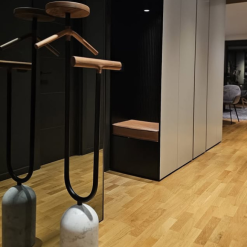 Insolita čiviluk ručno rađen od mermera, metala i drveta – Wood & Steel