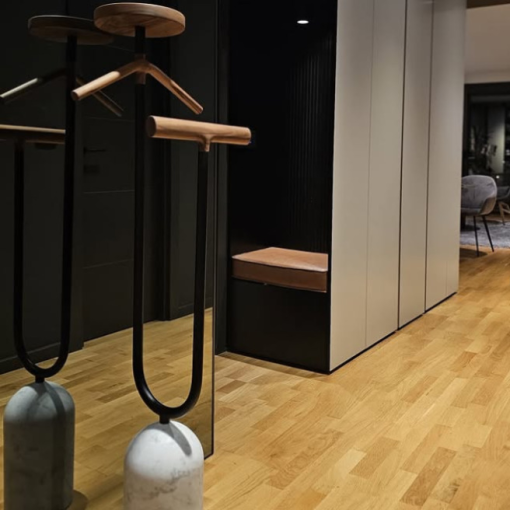 Insolita čiviluk ručno rađen od mermera, metala i drveta – Wood & Steel