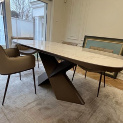 Vemo trpezarijski sto za velike trpezarije